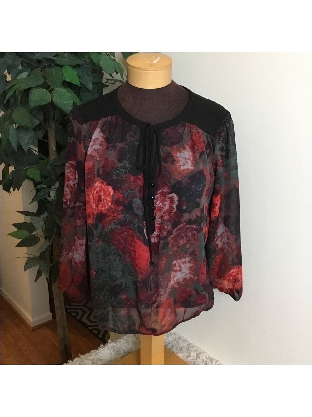 LILY Rose semi sheer XL keyhole front blouse